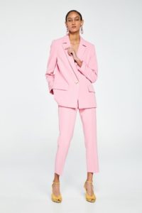 look rosa, traje rosa, blazer rosa